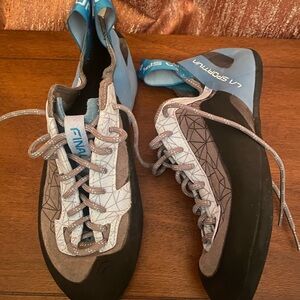 La Sportiva Finale Women’s 39/7.5 Climbing Shoes in Clay/Topaz - EUC